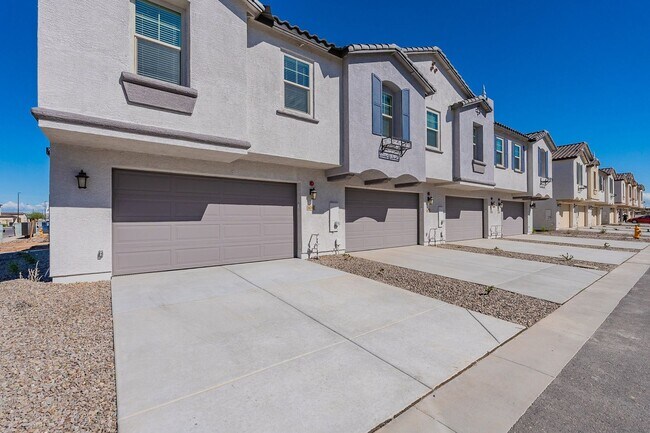 Building Photo - 2024 Luxury Townhome | 2-Car Garage, Quartz Kitchen & Resort Pool