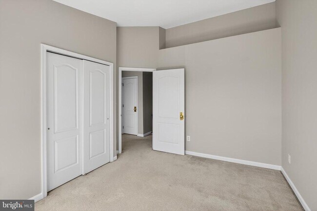 Building Photo - 43738 Clemens Terrace