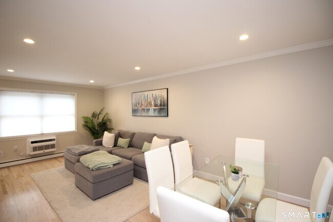 Building Photo - 30 Maple Tree Ave