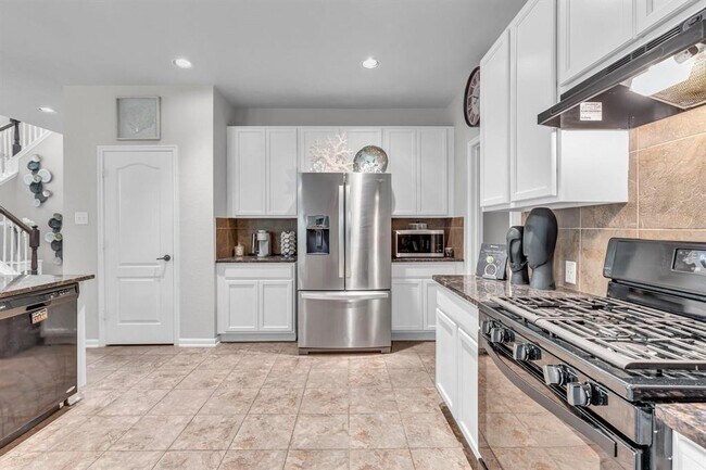 Building Photo - 4330 Lake Cypress Cir