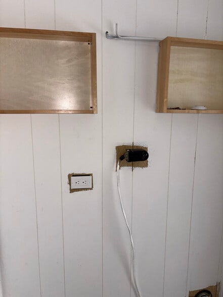 Building Photo - 1895 N Tamiami Trl