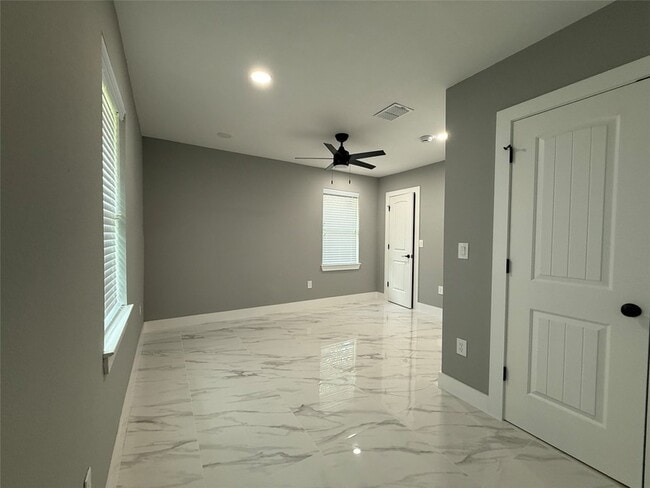 Building Photo - 2630 De Soto St