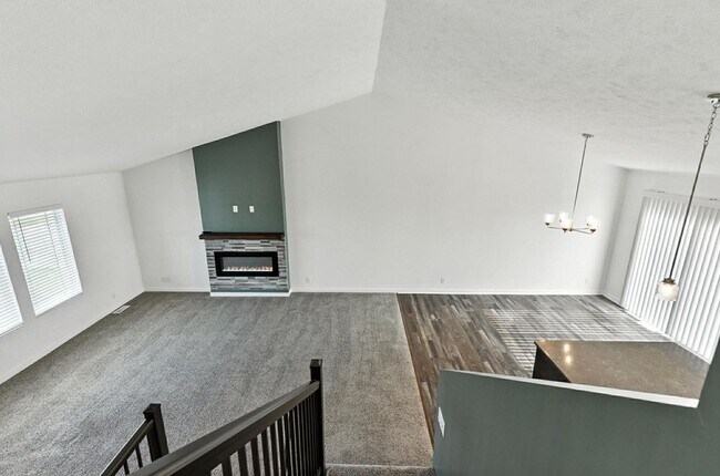 Building Photo - Near Lake Flanagan