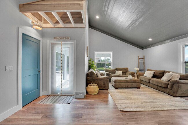 Building Photo - 600 Xanadu Pl