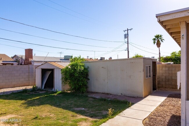 Building Photo - 1335 E Broadway Rd