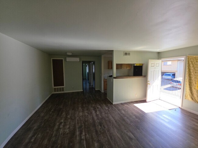 Building Photo - Welcome home to this beautifully updated 2...