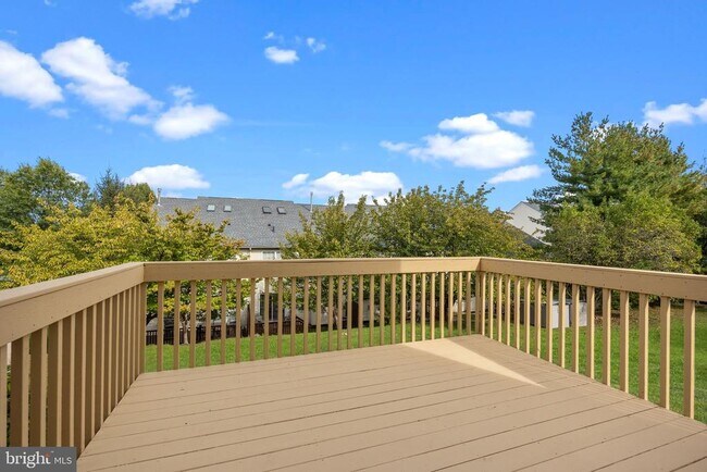 Building Photo - 548 Susan Dr
