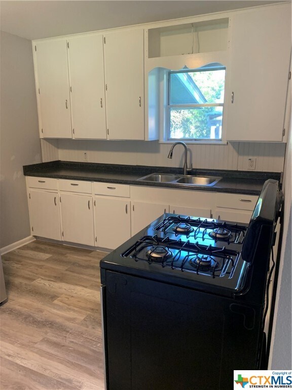 Building Photo - 615 Melrose St