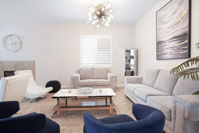 Building Photo - Beautiful executive home in the Eastlake-C...