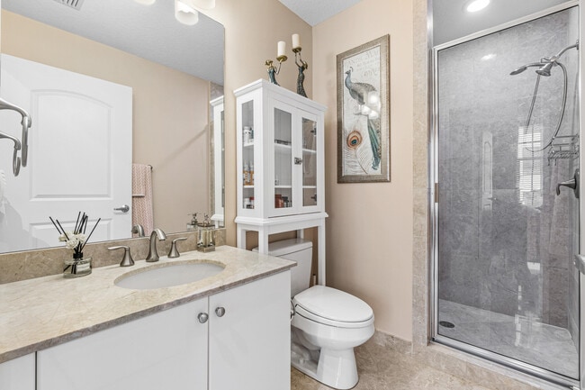 Building Photo - 701 S Olive Ave