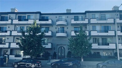 Building Photo - 11218 Camarillo St