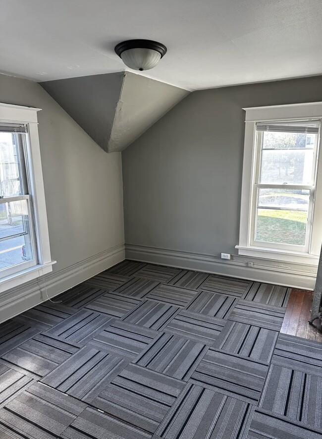Building Photo - 308 7th St S
