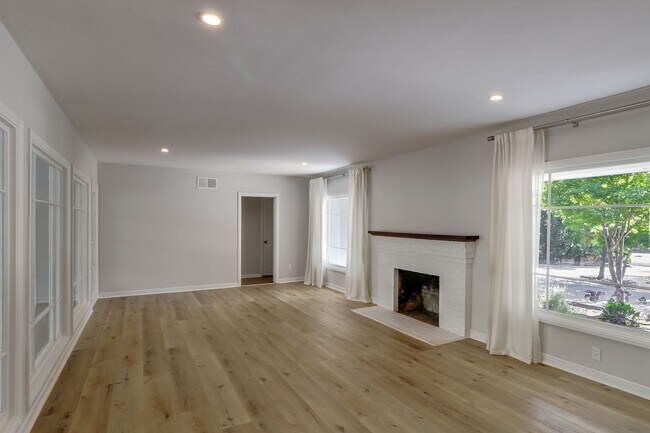Building Photo - Los Altos 4-Bedroom with Fireplace, EV Hoo...