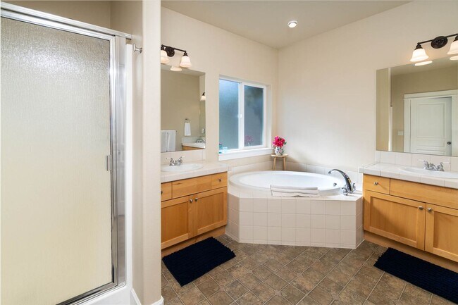 Building Photo - 2158 SW 36th Ct