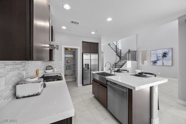 Building Photo - 635 Pyrite Will St
