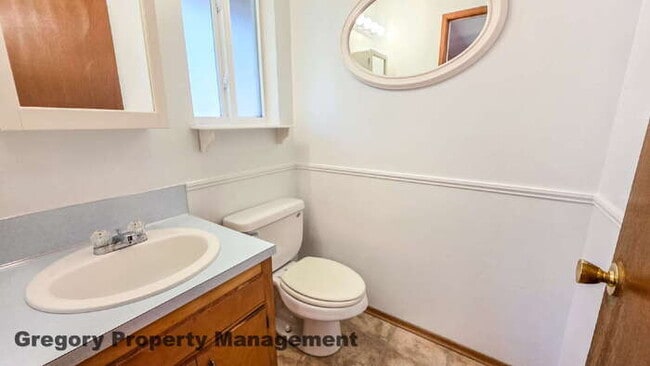 Building Photo - Edmonds Rambler – Prime Location & large back yard!