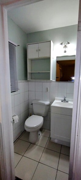 #2 bathroom - 455 39th Ave N