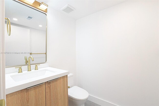 Building Photo - 9300 Bay Harbor Terrace
