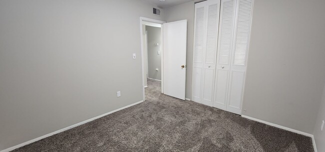 Building Photo - Nice, 3 Bedrooms, 1 Bath, Brick Ranch Home...