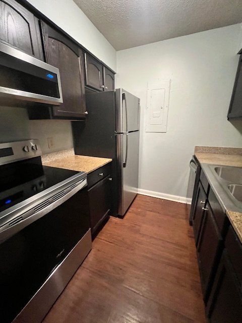 Building Photo - 503 E 6th St