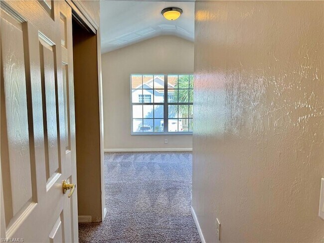 Building Photo - 912 Hampton Cir