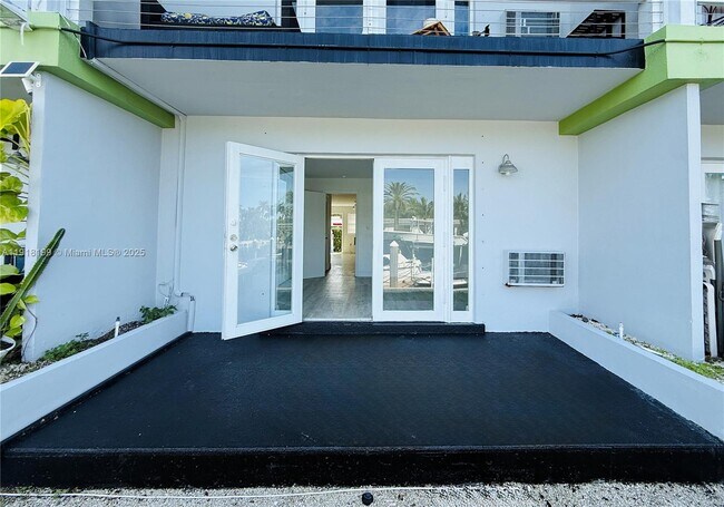 Building Photo - 2185 NE 123rd St