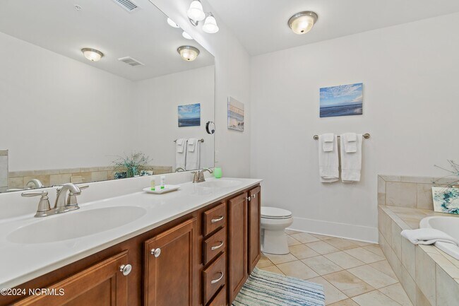 Building Photo - 2537 St James Dr SE