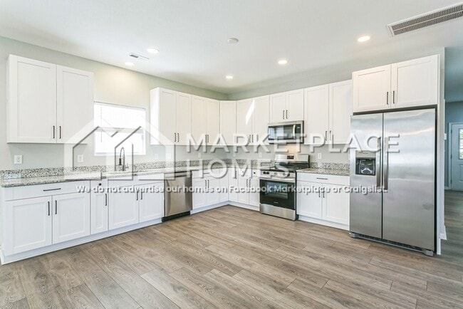 Building Photo - 731 30th St