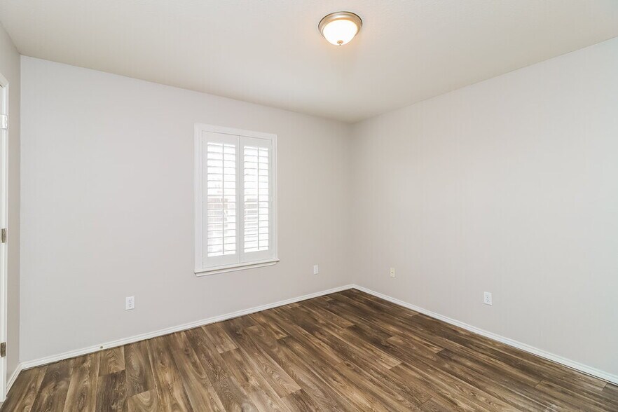 Building Photo - 1201 Gray Dawn Dr