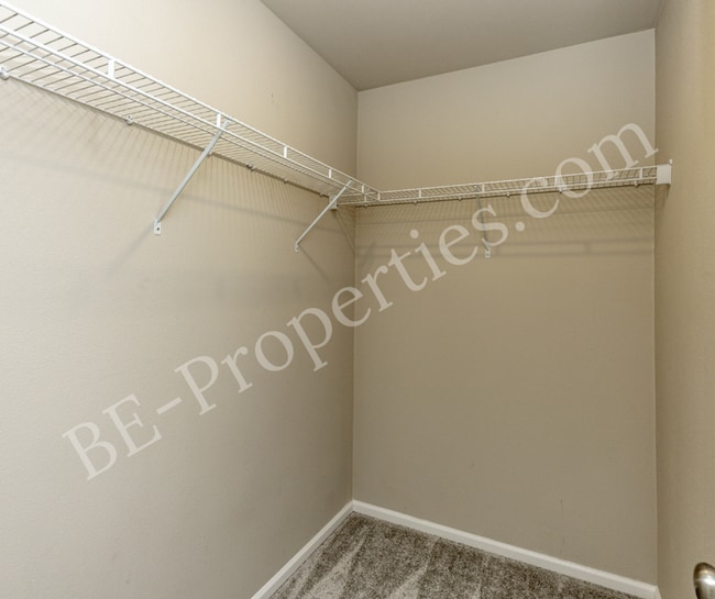 Building Photo - Beautiful 3 Bedroom 2.5 Bathroom Townhouse.