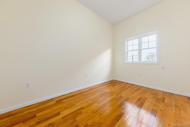 Building Photo - 954 E 104th St