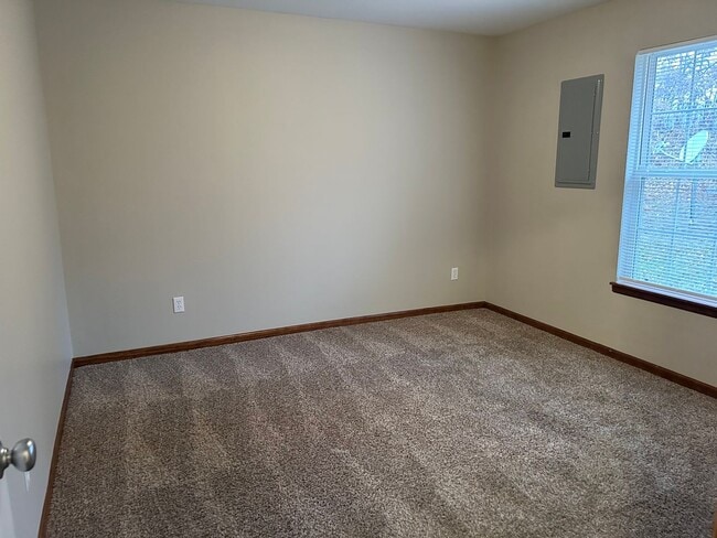 Building Photo - 2 Bed Single Level Duplex in Grain Valley