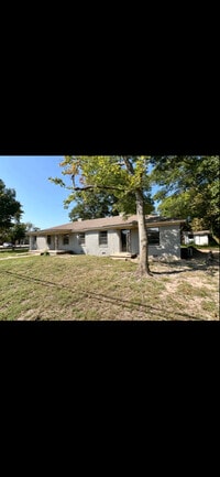 Building Photo - 202 N Henry St