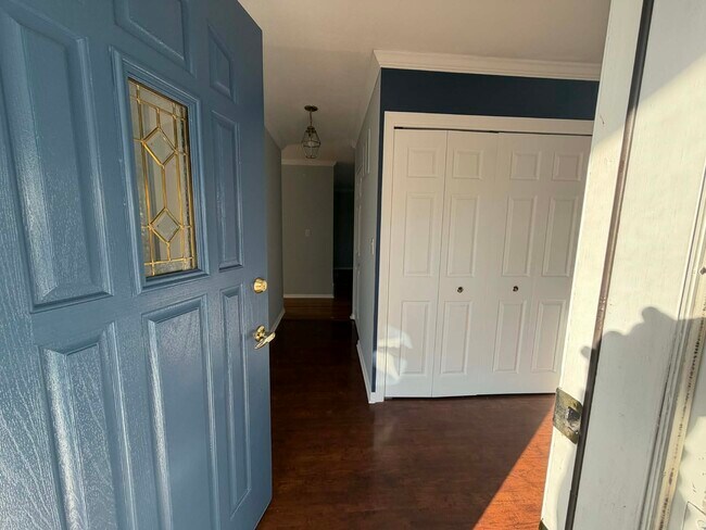 Building Photo - 1730 N Ridge Ave