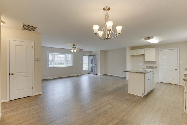 Building Photo - 213 Clemwood Pkwy
