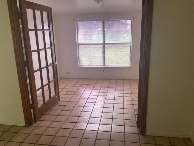 Building Photo - Large beautiful home for rent