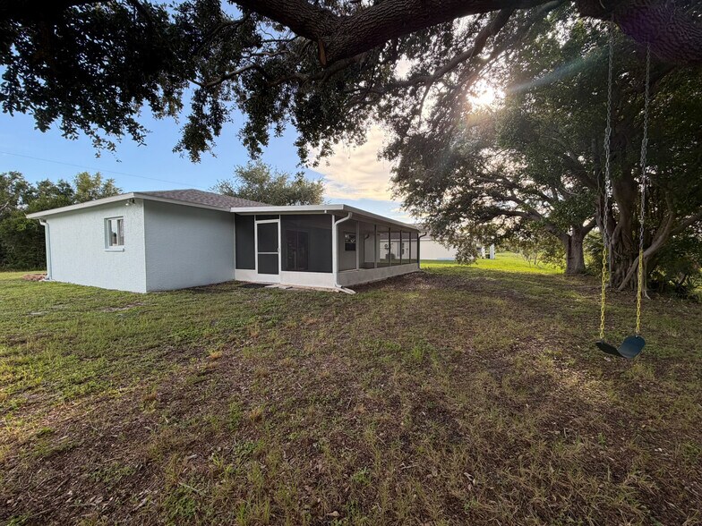 Building Photo - 5084 White Ave