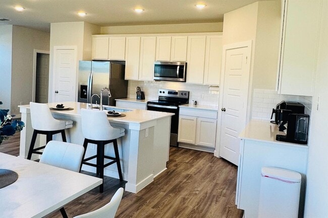 Building Photo - 5935 W Hausman Rd