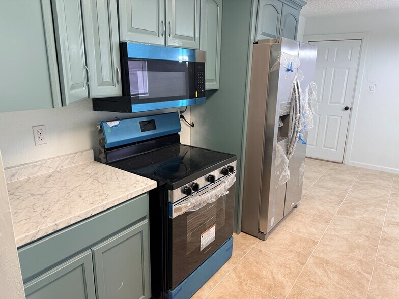 Building Photo - 2501 Redbud Ave