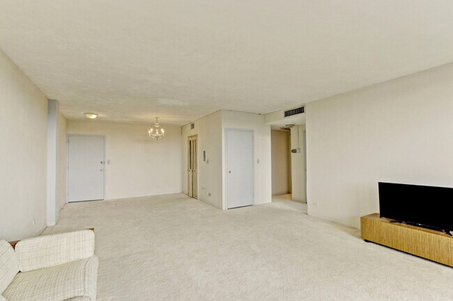 Building Photo - 2800 N Flagler Dr