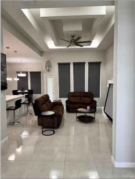 Building Photo - 3120 E Rabbit Run Ave