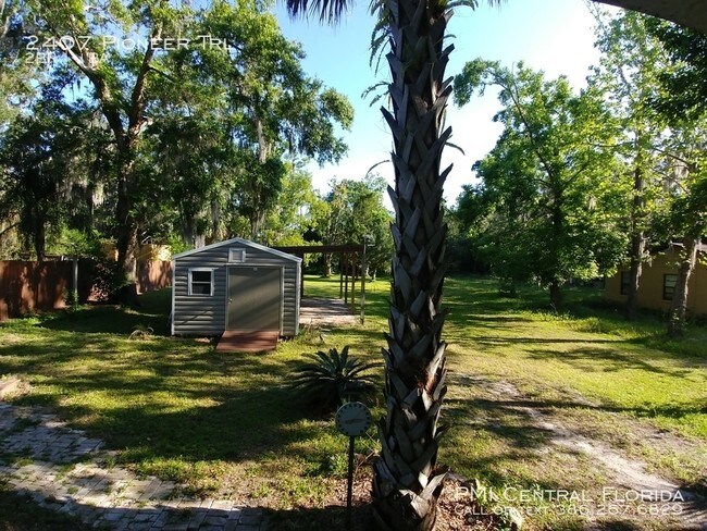 Building Photo - New Smyrna Beach Bungalow