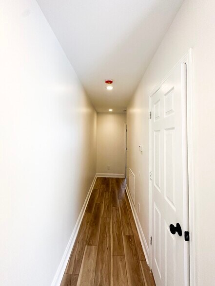 Building Photo - 2747 Armand Pl