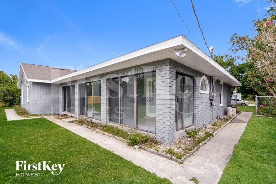 Building Photo - 558 Murphy Ave