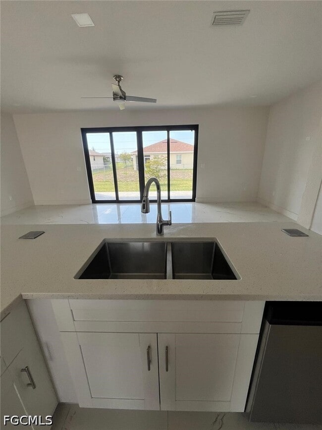 Building Photo - 1832 NW 22nd Pl