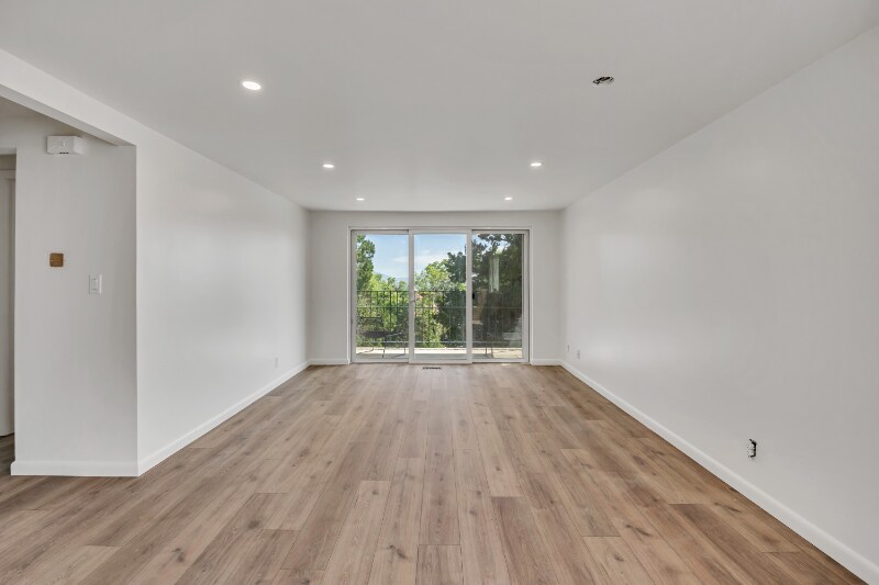 Building Photo - 673 E 6th Ave