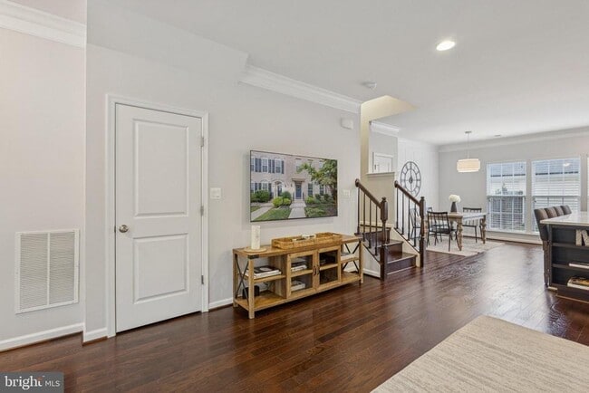 Building Photo - 805 Basswood Dr