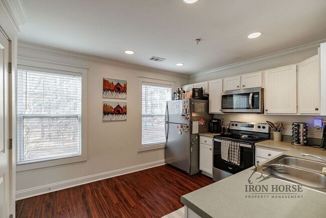 Building Photo - 1035 Barnett Shoals Rd