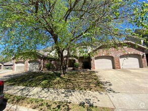 Building Photo - 2670 N Valencia Ave