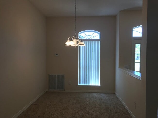 Building Photo - 2642 Hidden Creek Dr
